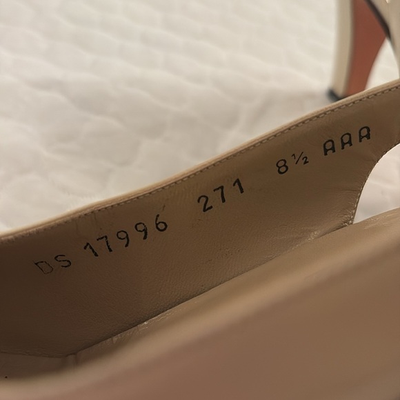 50% off 
Salvatore Ferragamo Beige and Black Women's sling backpumps - Picture 8 of 8